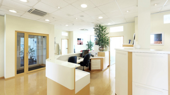 Empfang in einer Privatklinik im Oman