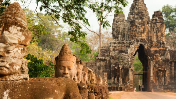 Historische Bauwerke in Angkor, das Zentrum des Khmer-Königreichs und wichtige Kulturstätte in Kambodscha