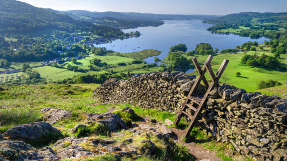 Typisch grüne Hügellandschaft im Lake District – Symbol für das milde und maritime Klima in Großbritannien.