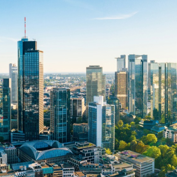 Panoramic view of Frankfurt am Main – symbolic image for your move from Berlin to Frankfurt.
